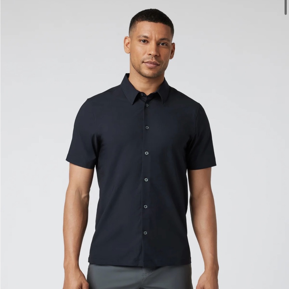 2ND RESTOCK Vuori Men’s “Manhattan” Button Down Short Sleeve (M)